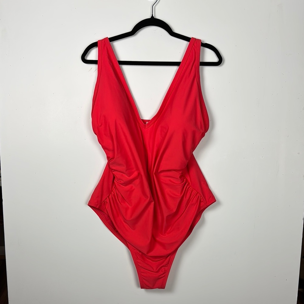 DAVINA NWOT SZ M DEEP CORAL One-Piece Swimsuit RUCHING ON SIDES